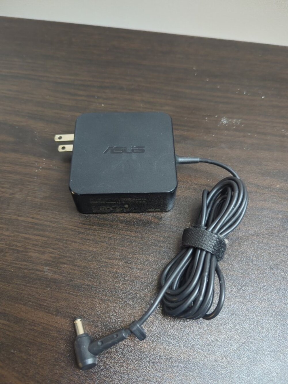 Genuine 65W Asus AC DC Wall Adapter Model ADP-65DW B 19V 3.42A OEM